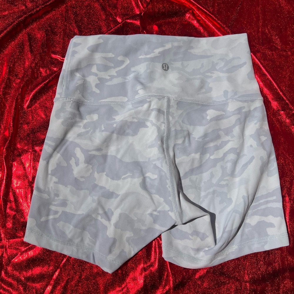 Lululemon Wunder Under Short size 6  Align HR